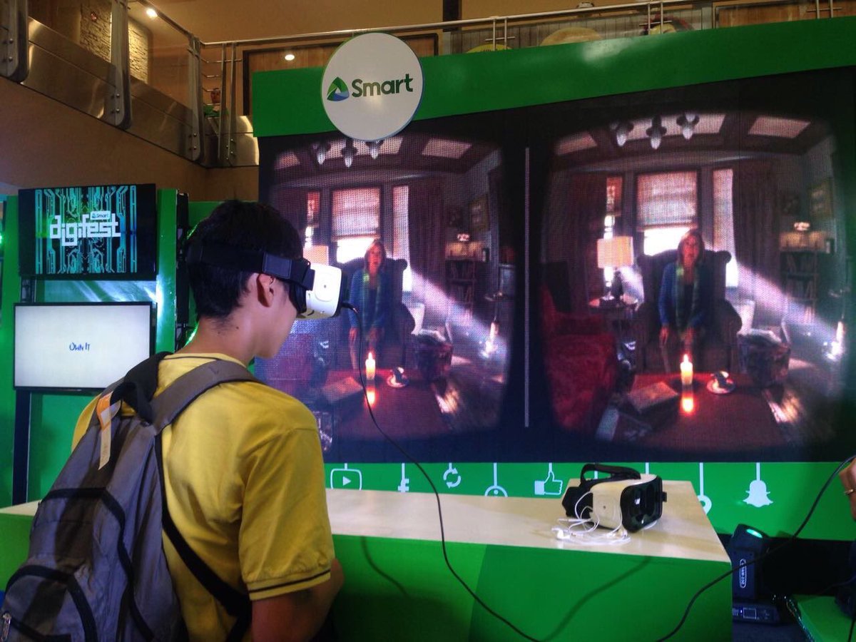 LiveSmart's tweet photo. #SmartDigifest is at SM City Cebu! Try Samsung Gear VRs and play Clash Royale for a chance to win gadgets and data! https://t.co/1gvJh6xQtE
