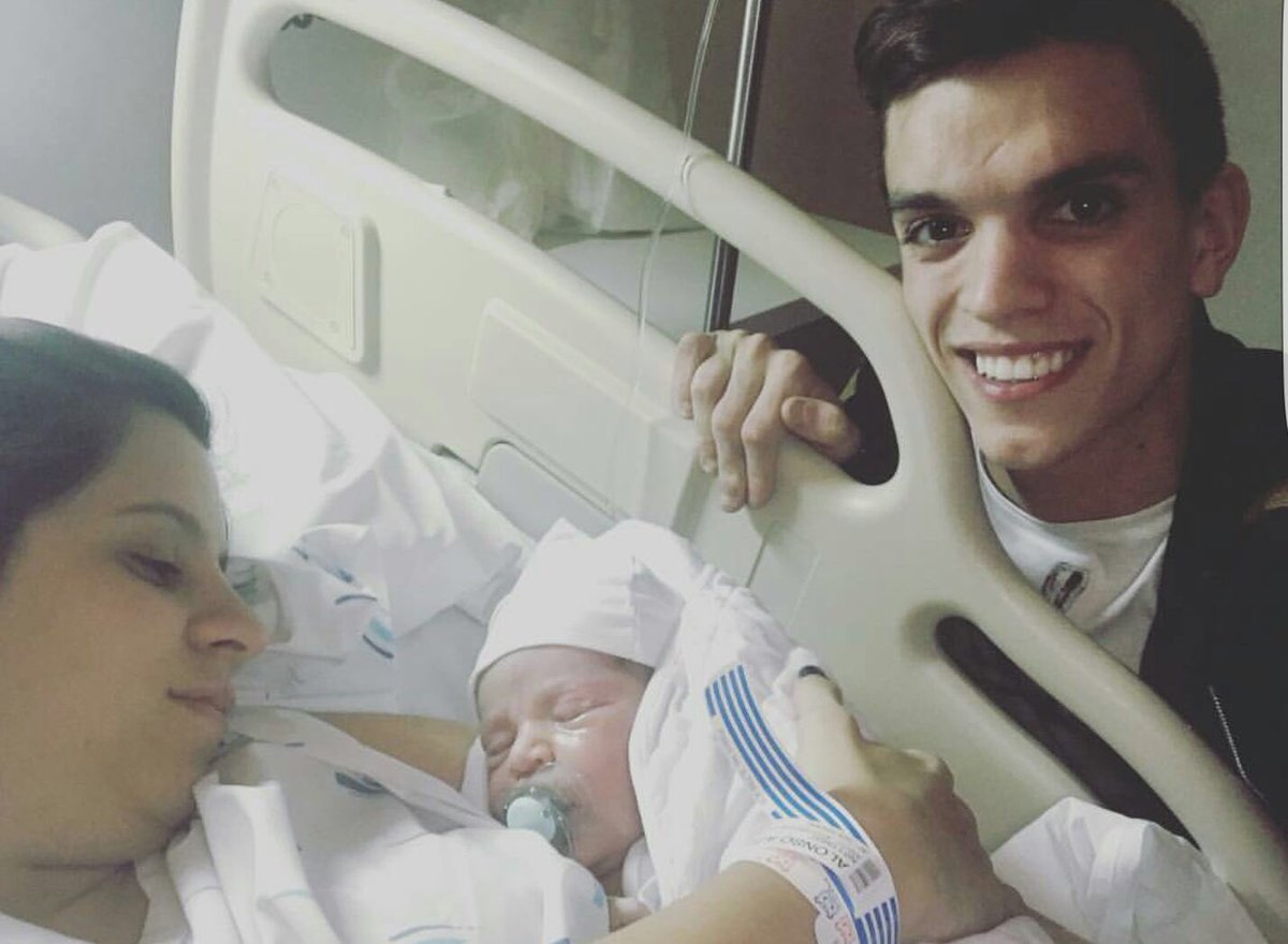 ErikLamela's tweet image. Congratulations to you brother and Agustina by the beautiful nephew who have just given me! 😍😇 from here with you! 😘