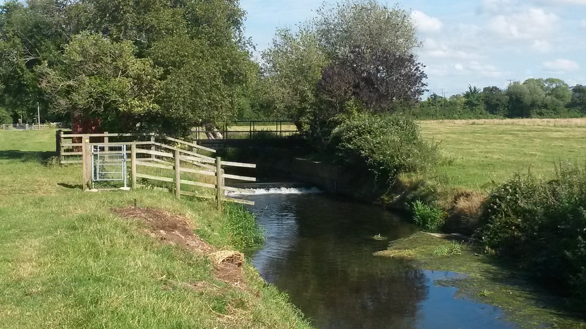 OllyPJ's tweet photo. Walking the #TwoRiversWay from #Congresbury yesterday. #RiverYeo #NorthSomerset https://t.co/SlwiPCg83F