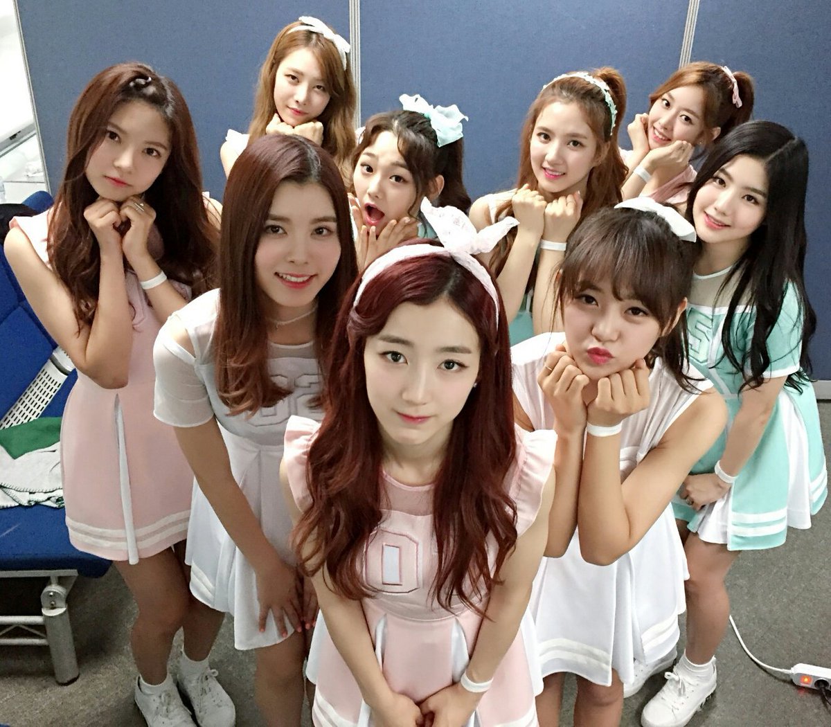 gu9udan's tweet photo. [#구구단] 팬여러분이 신청한 미니언즈 포즈>< 이번 한주도 수고했어요♡ https://t.co/luQYUQZh5o