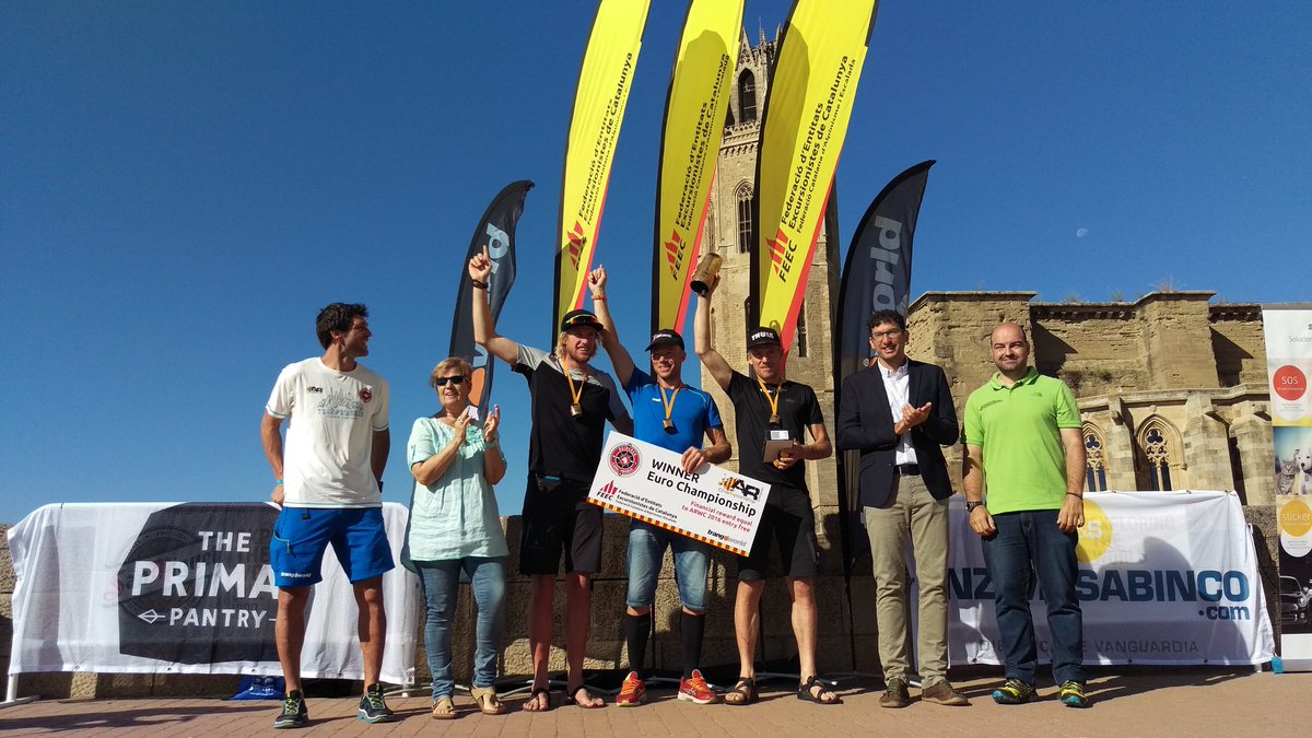 FEEC_cat's tweet photo. Podi dels quatre primers equips classificats al #RaidAran2016 Els suecs del @Thule es proclamen campions d'Europa https://t.co/bvm7270giK