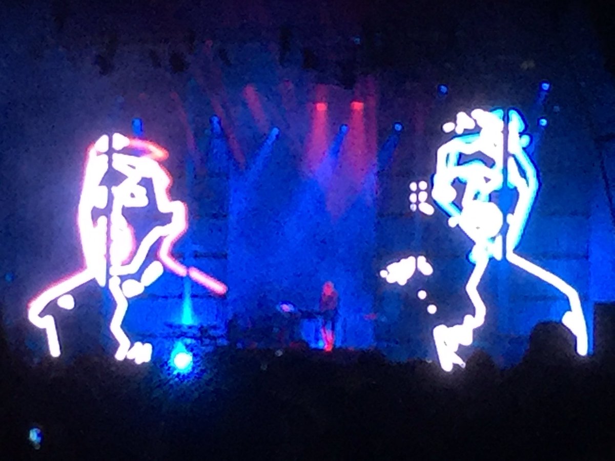 davidthirtle's tweet photo. @jodrellbank @bluedotfestival #jeanmicheljarre https://t.co/HfkUOlb5gu