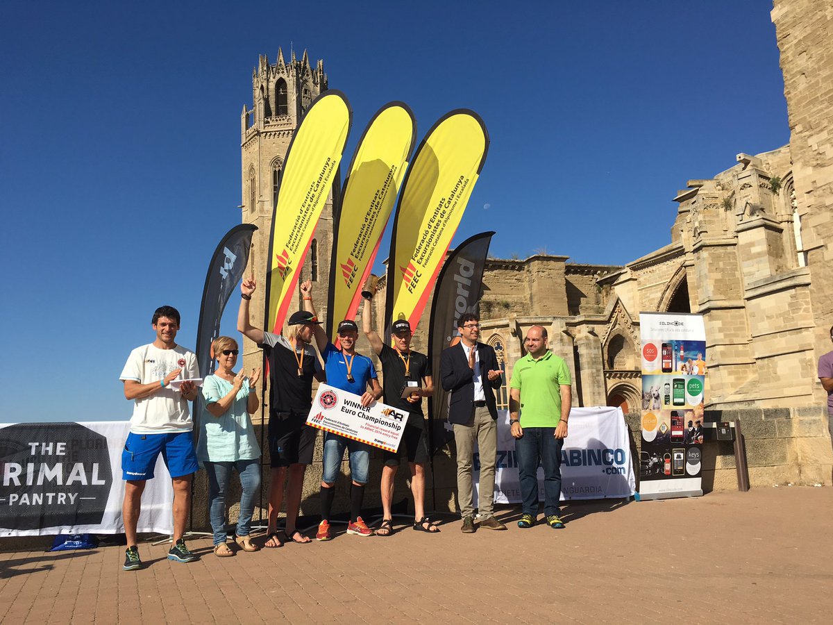 rafacarpi's tweet photo. Lliurament de trofeus de la Raidaran Lleida Pirineu 2016 @esports_lleida @paerialleida @TuroSeuVella https://t.co/vmI1cIRdzc