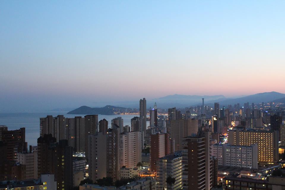 Ximito42's tweet photo. #miveranocostablanca @costablancaorg  que vistas de benidorm al cielo https://t.co/mBdN7PEcNW