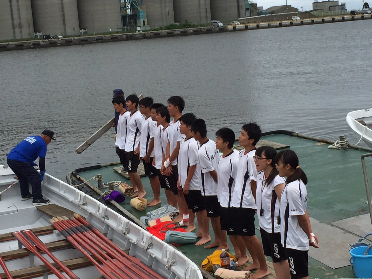 今年のカッター全国大会
館山総合はは右舷、左舷共に5枚で準決勝を戦いました。
惜しくも決勝レースに出場する事は出来ませんでしたが、シーマンシップは過去にない程素晴らしいチームでした。この経験をバネにこれからも頑張ってください！