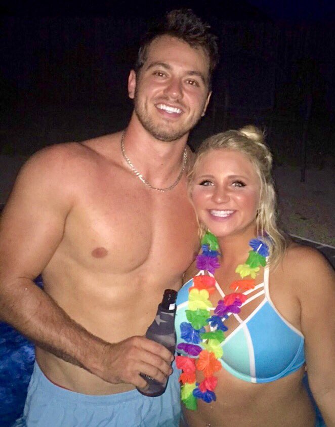 summersteak9's tweet photo. So happy I got to see you tonight! Love you! 💖 @DJ_Steak https://t.co/bvh2QhN2Bd