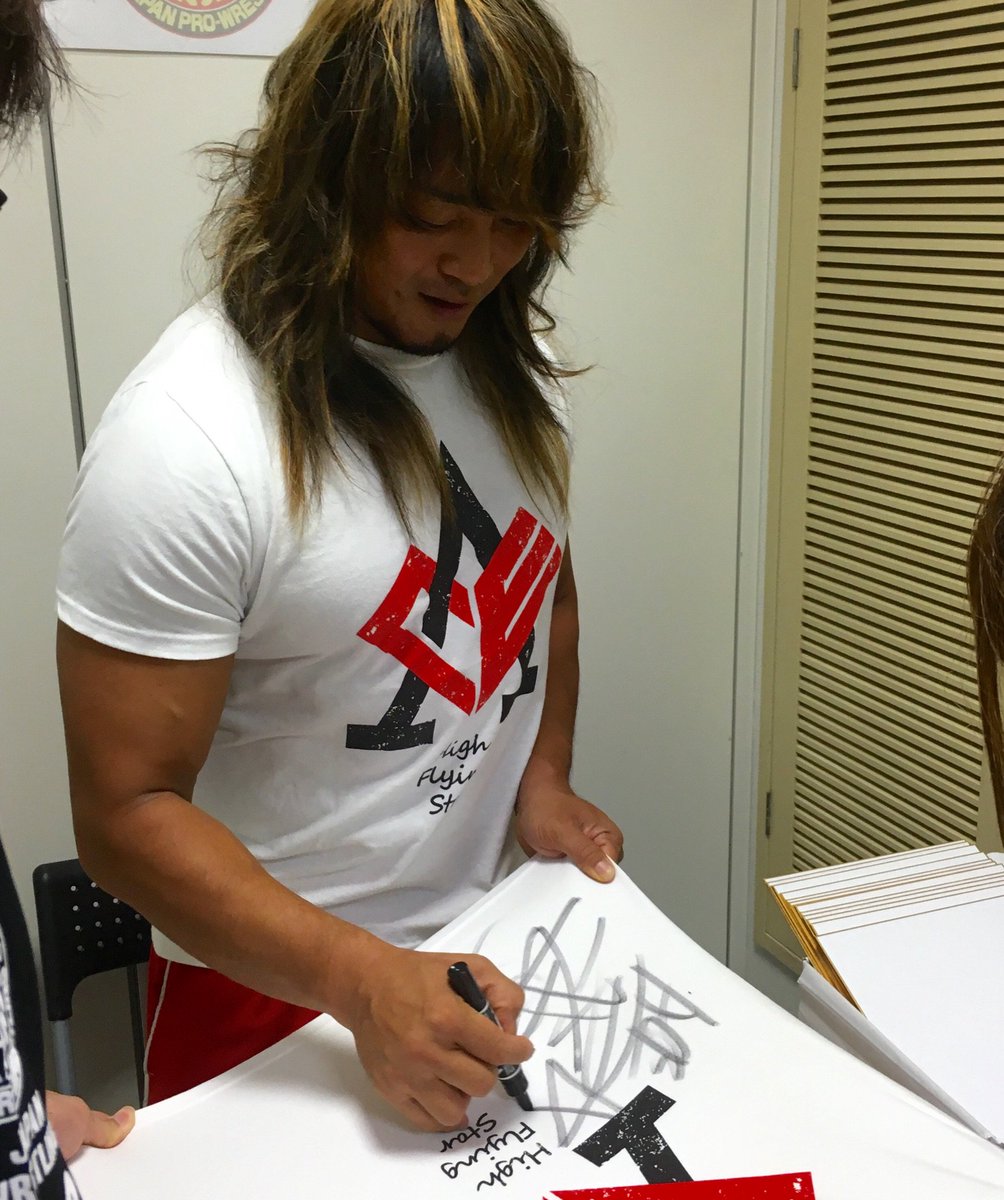 ただいま 逸材 棚橋弘至選手が試合前サイン会を開催中 参加券の配布は終了しています G126 Njpw 新日本プロレスリング株式会社 Scoopnest