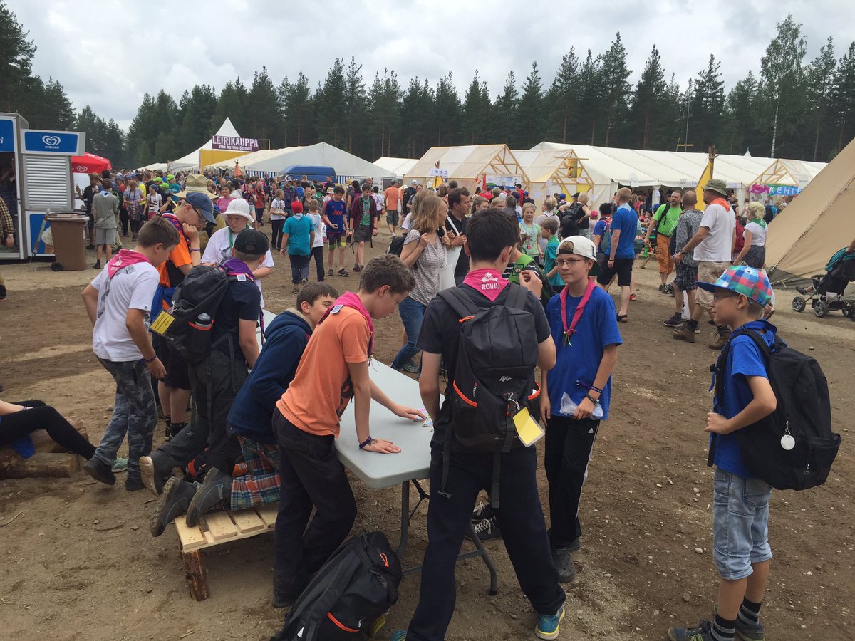 1stWargrave's tweet photo. Really proud of #Wargrave scouts they are now getting into, enjoying the tradition of badge swapping! #roihu2016 https://t.co/4ZzdoFDBEt