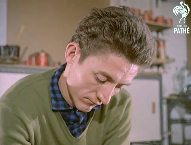 Happier than the news: William Mitchell making concrete sculpture in 1960 dirtymodernscoundrel.blogspot.co.uk/2016/06/willia…