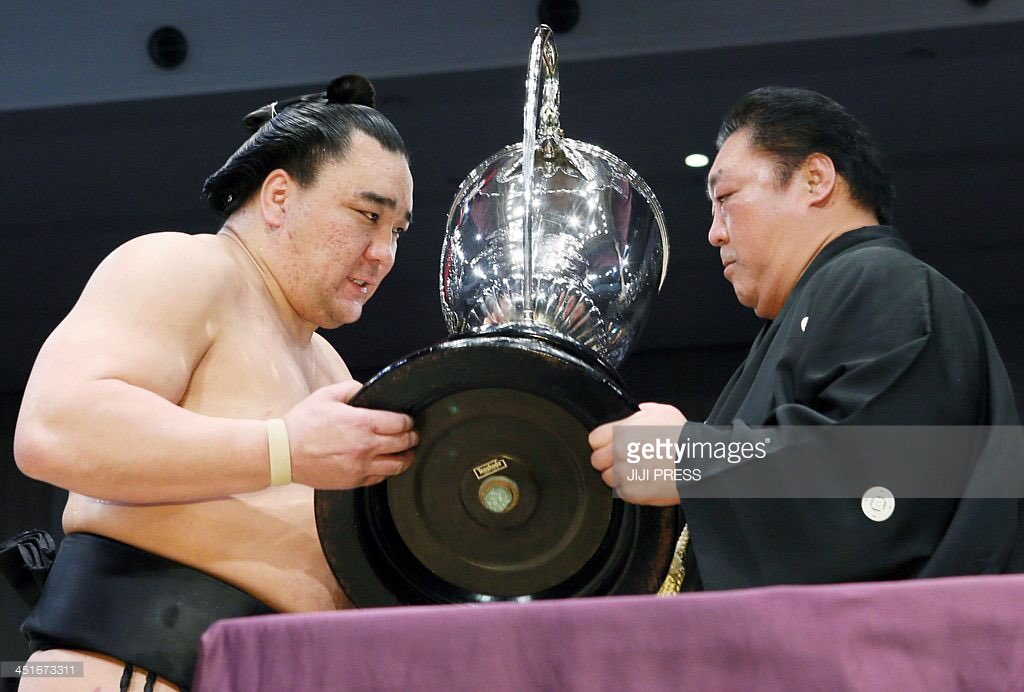 Харүмафүжи их аварга 8 дахь удаагаа түрүүллээ.  #сүмо #Нагоябашё