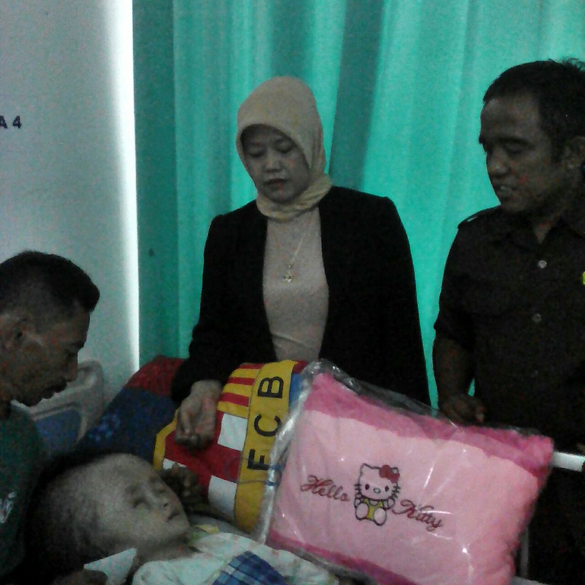 kimpse40619's tweet photo. @ridwankamil @DiskominfoBdg   @kecamatan_andir @Dinsos_BDG  FKIM &amp; AMS Rayon Andir nengok Ririn di RSUD Ubr https://t.co/rCnl3cqsb3