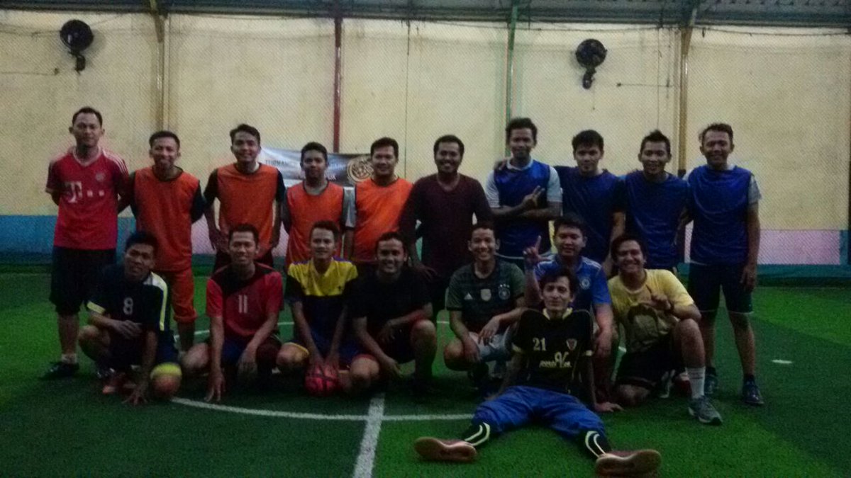 IKPM_Depok's tweet photo. Kami mengadakan turnamen futsal antar angkatan @PMGontor @GontorIndonesia yang diikuti oleh 15 team #futsal #Gontor https://t.co/8lAzyzUoGw