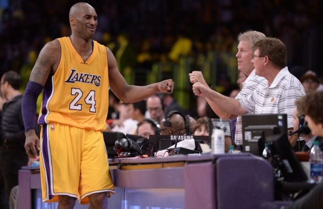 Lakers_FZ's tweet photo. #NBA #Lakers: Kobe Bryant Feeling the Love in Italy https://t.co/DsERQJrt6Y https://t.co/TFRClA6KWc