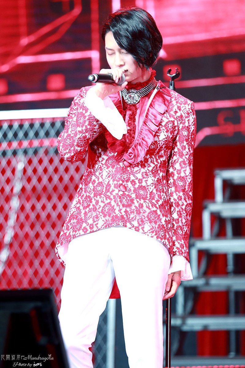 13elieveSG's tweet photo. [HD PIC] 160723 Heechul FM in Beijing - Heenim seems immersed into singing~ [4P] (Cr:@shadow7043) https://t.co/Mvk1oXA5ss