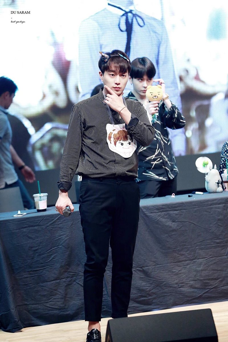 best_S2beast's tweet photo. 💛❤두준오빠시❤💛
당신이 아름다운 이유는
세상에 당신같은 존재가
​당신밖에 없기때문입니다🌙
#두준넌소중해 #오빠내꺼해 #0704 https://t.co/d9jb1R2IE9