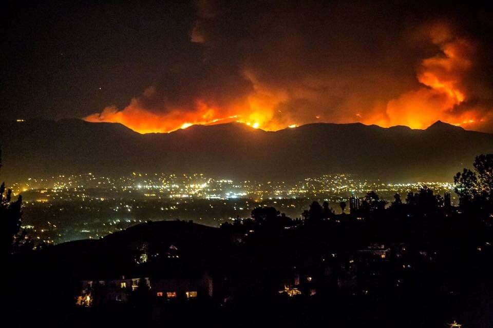 marcambinder's tweet photo. Wildfires approaching the city.  #LosAngeles #SandFire. Photo by Gordon Wang. https://t.co/wz0qJz2jlY