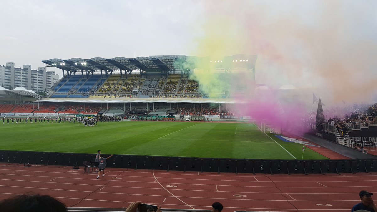 성남fc와 수원fc의 피할수 없는 빅매치!
#성남시 양지동에서도 응원나왔습니다!
더위도 성남의 승리를 막을 순 없죠^^