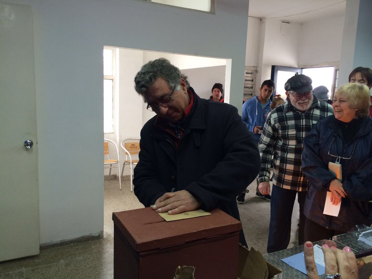 caminosdeberna's tweet photo. El compañero @Dario_1813 votando en #SanCarlos https://t.co/m2UXahYk1T