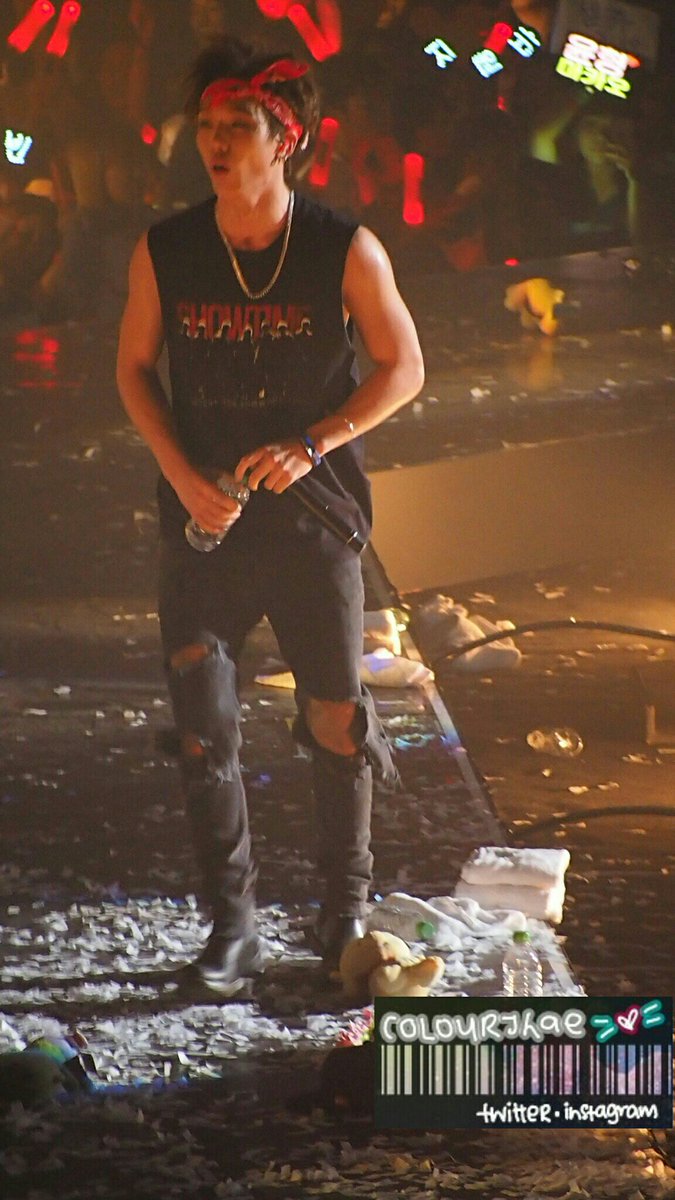 colourjhae's tweet photo. 160724 IKONCERT SHOWTIME TOUR #iKONCERTinSG #iKONinSG #IKON #BOBBY https://t.co/mWJUtlQgtj