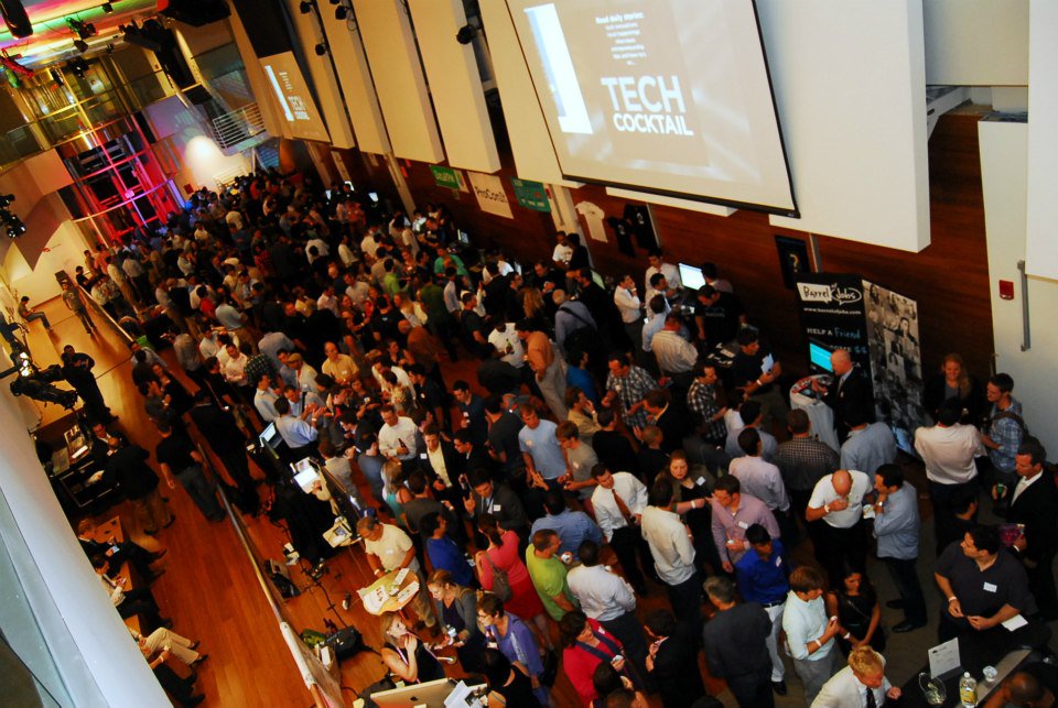 In #LA? #FemaleFounders pitch at <a href="/WeAreLATech/">WeAreLATech📍Los Angeles 🌊</a> &amp; <a href="/TechCoHQ/">Tech.co</a> #LAStartupNight on July 26! s.500.co/YrA8302tpLh