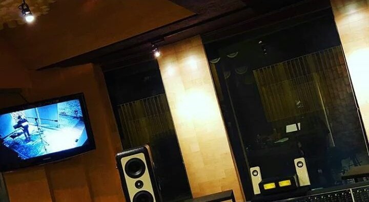 YesungMorocco's tweet photo. LeeSejoon IG
#LeeSejoon 20th Anniversary Album #MelodyForYou My dongsaeng #Yesung recording~~ I liked it a lot ~~~♡ https://t.co/pidBIQA6DG