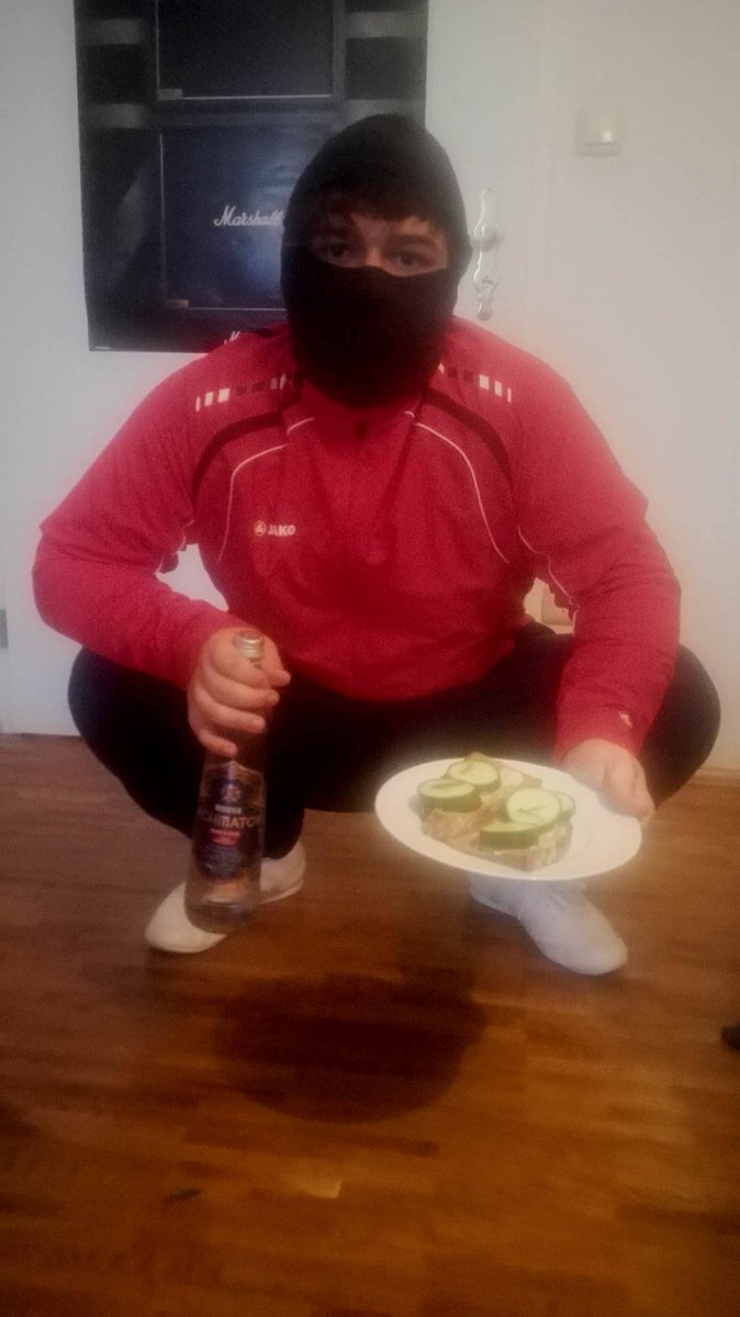 ChildOfAzathoth's tweet photo. @life_of_boris #End_of_month #Buterbrod #cyka_blyat https://t.co/r1hUV9fIAh