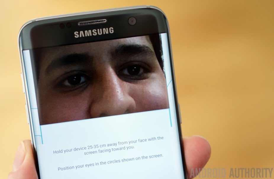 حساس قزحية العين : 6 مزايا تحير العقل في موبايل Galaxy S8 لا تتوفر في آيفون