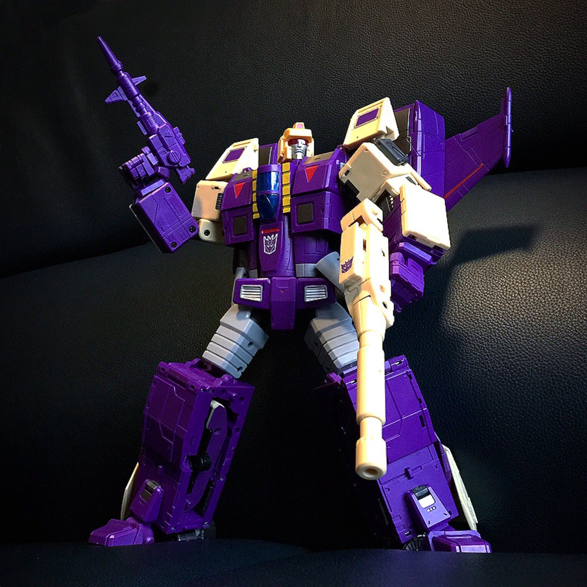 BillyLeung10's tweet photo. DX9-d08 Gewalt #blitzwing #ブリッツウイング #閃電 #dx9 #gewalt #transformers #transformersg1 #takaratomy #タカラトミー #トランスフォーマー https://t.co/fdlMjbbQbh