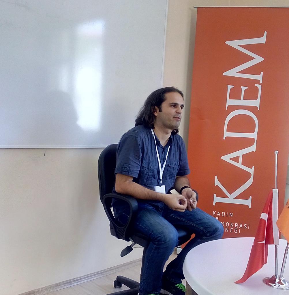 kademkonya's tweet photo. "Yönetmenlik Akademisi"  Müncim Abdullah Poyraz'ın kurgu dersi ile devam ediyor.  @sinefesto @kademorgtr https://t.co/uN2jIuBvwt