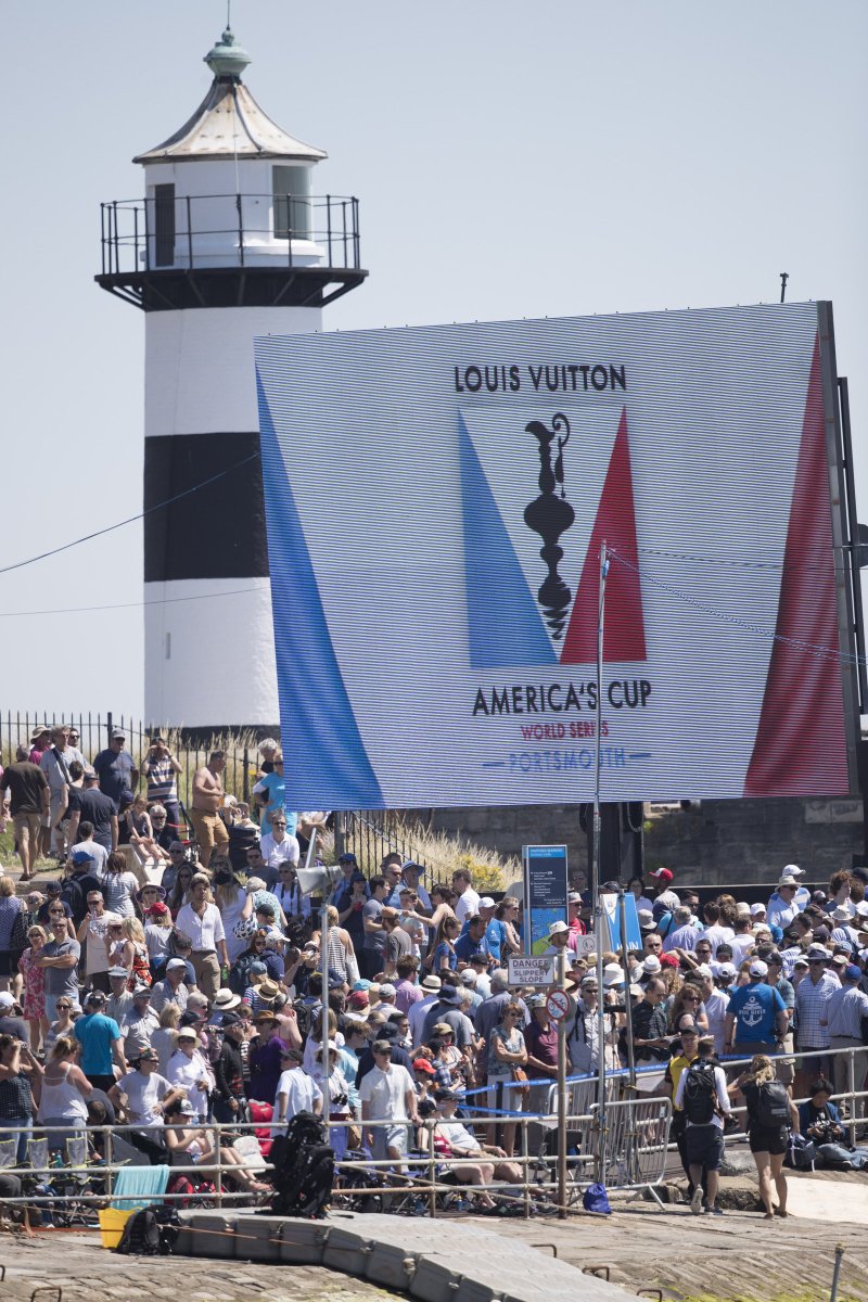 Sir Ben Ainslie praises @LandRoverBAR fans ahead of today's #AmericasCup races wp.me/p6deVd-l4