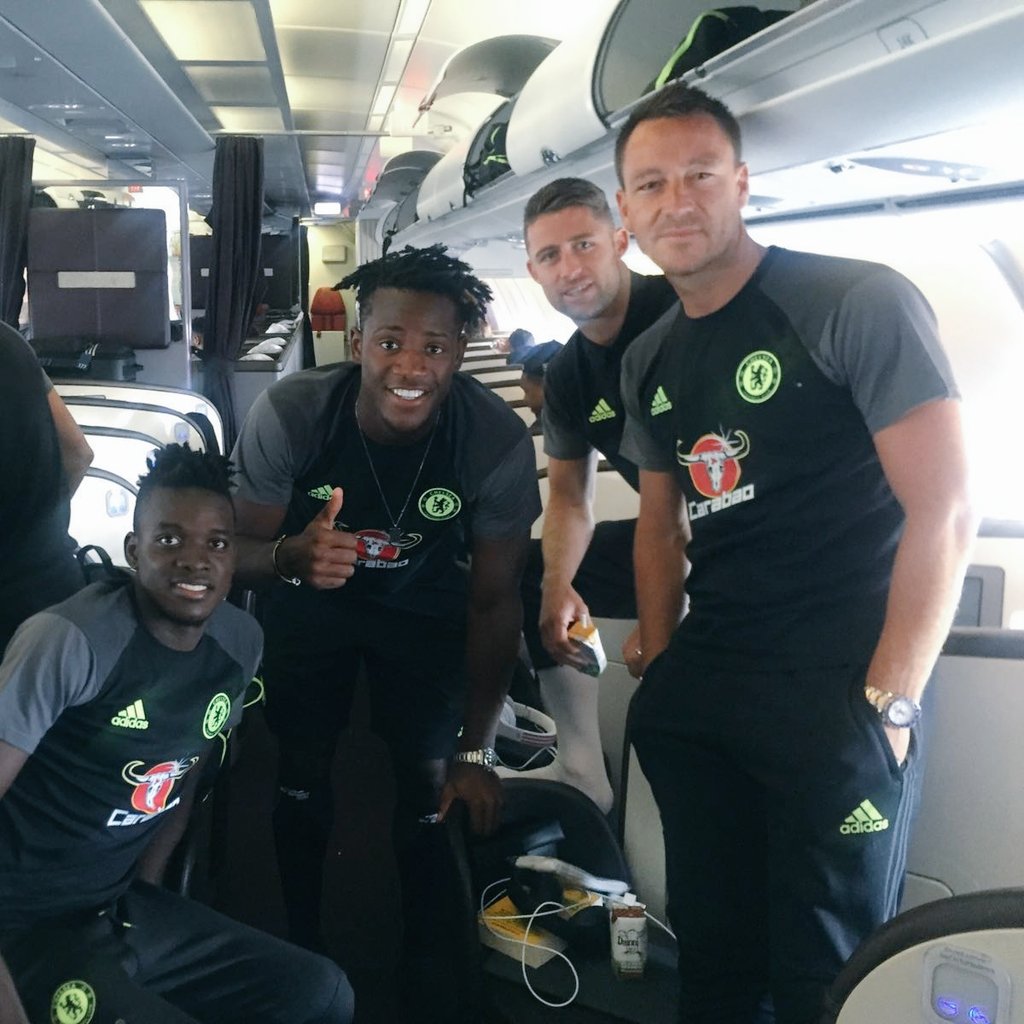 mbatshuayi's tweet photo. Taking place in the plane for LA 😊✌ Lets gooo ! ✈✈✈ #Traore #Cahill #CaptainTerry 👊 https://t.co/n7bk3rLjsu
