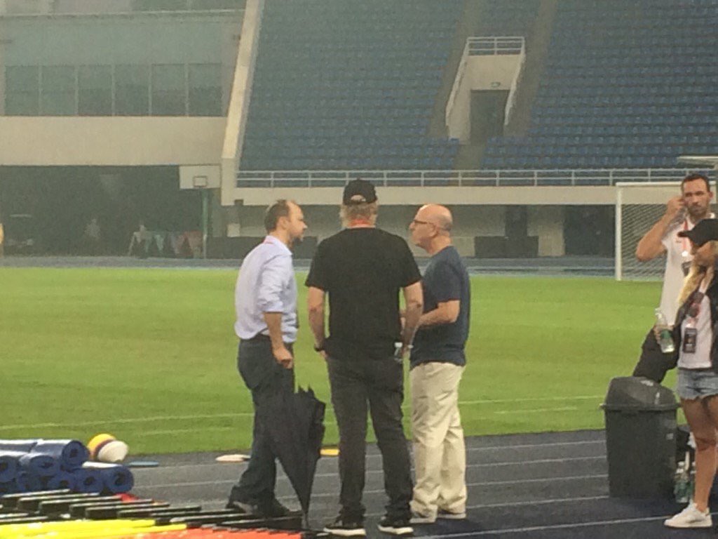 utdreport's tweet photo. Photo: Woodward with Glazers in Beijing [bbc] https://t.co/izj4760KHN