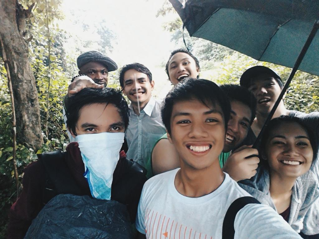 sbcorph's tweet photo. Stranded in the lily #slenderman #mapua #digiprod (2) https://t.co/fB8L4gBxS6