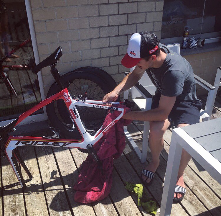 Kleine rechtzetting over <a href="/JasperDeBuyst/">Jasper De Buyst</a> die nooit zijn fiets kuist @SportStanMNM <a href="/annreymen/">ann reymen</a> 👏🏻 #tisvanmoeten