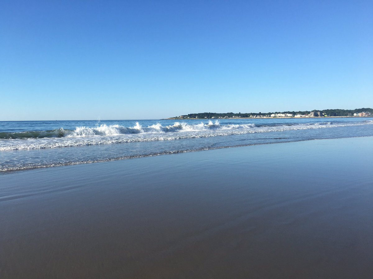 Emjay1028's tweet photo. Not sure if it was the party shoes or yesterday's beach but no morning run today! #SuperSore #ViewFromMorningWalk https://t.co/hGwVbI9Hx9