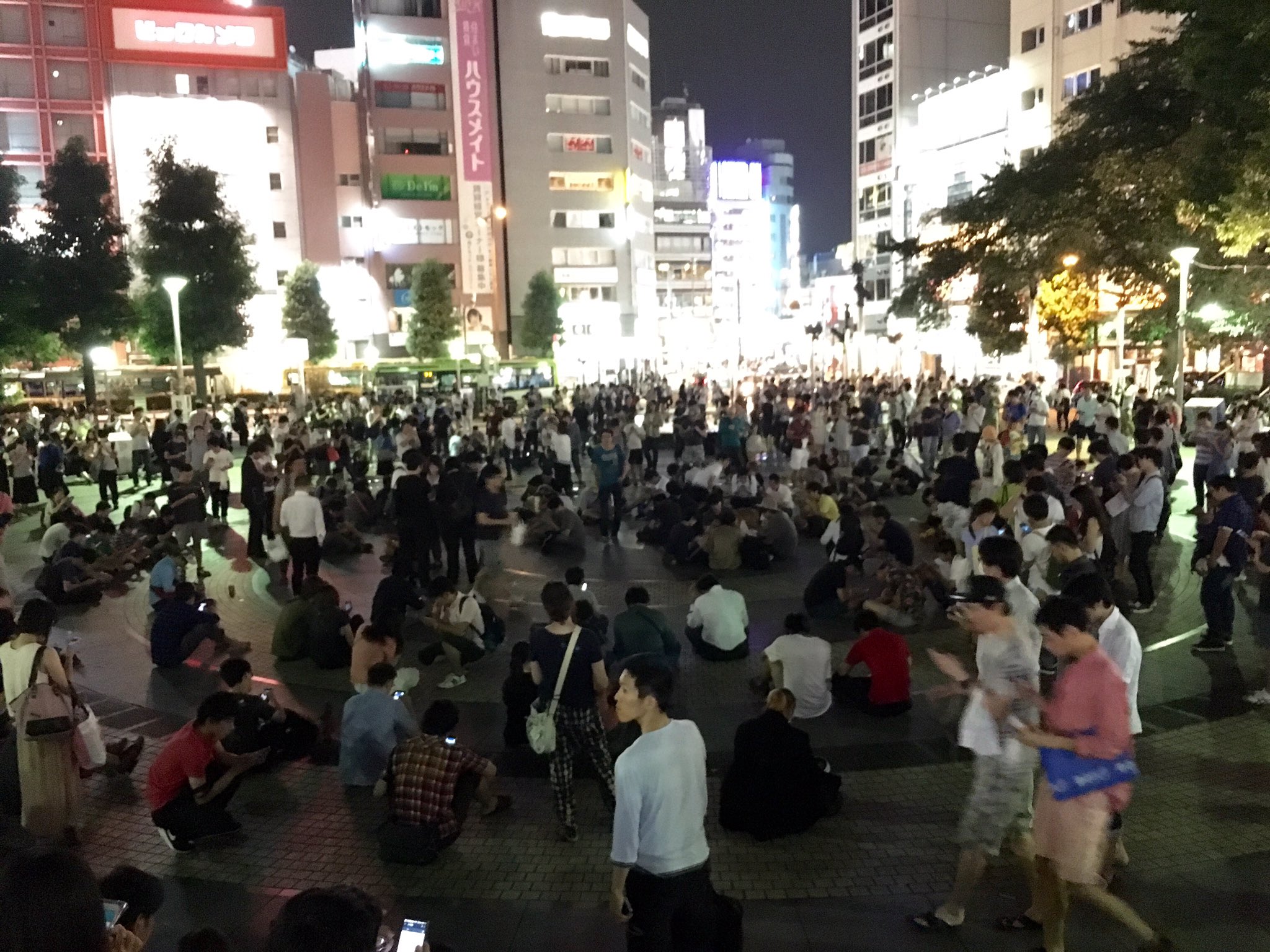 ほってぃーさん 堀田昂佑 Base Inc A Twitter これが社会現象か ポケモンgo 池袋西口公園 T Co Wcyiqjauea Twitter