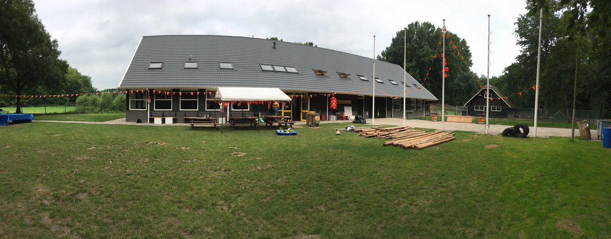 Het terrein is al helemaal in #feest stemming! Om 15.00 kan het #zomerkamp in #Biddinghuizen beginnen! #zinin