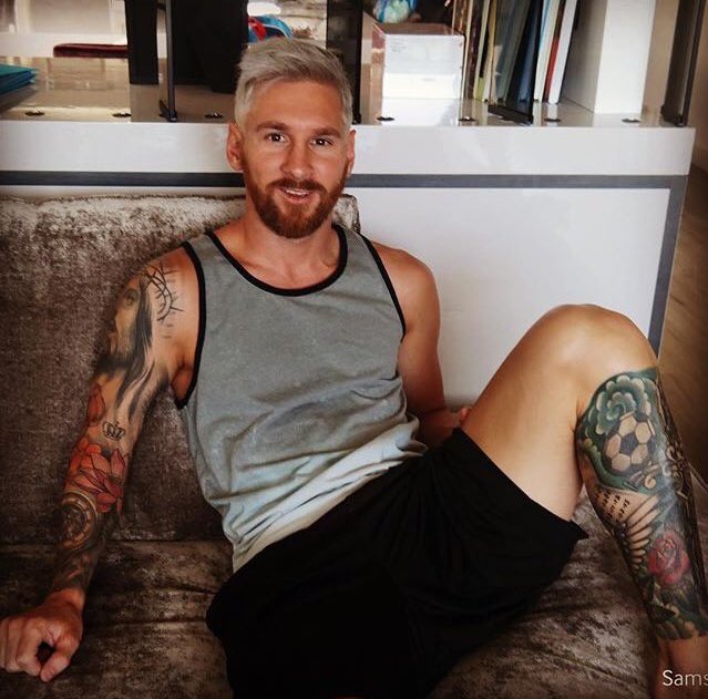 WinamaxSport's tweet photo. Lionel Messi : " J'ai toujours voulu ressembler à mon idole, celui qui m'a tout appris dans le foot." https://t.co/QN6Tg63CrM