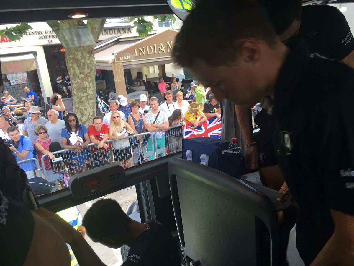 LeTour's tweet image. Les coureurs arrivent au départ / Riders are at The start #TDF2016