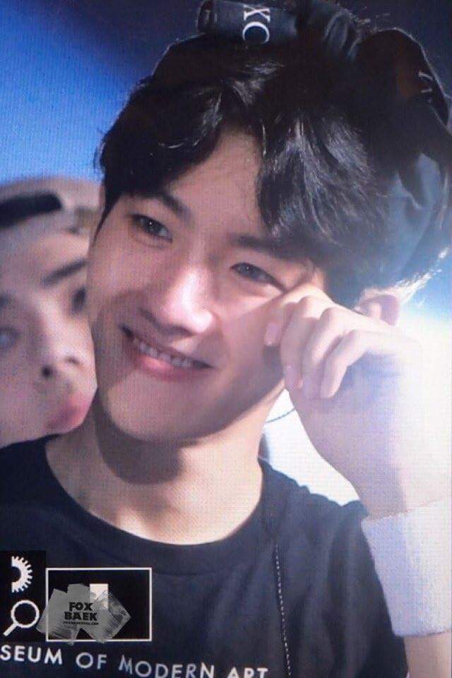 panitta280541's tweet photo. ใครเอาโบว์แบบนี้ให้นางใส่เนี้ยย สวยจ้าสวย #EXOrDIUMinSeoulDay3  #แบคฮยอน https://t.co/V7FT3PrGq8