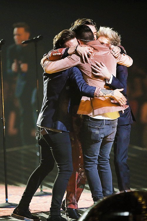 Haybale_93's tweet photo. We've been thru so much together I'll always be proud of @onedirection and the joy of being a #directioner #6yrsof1d https://t.co/VxqVC4RJPz