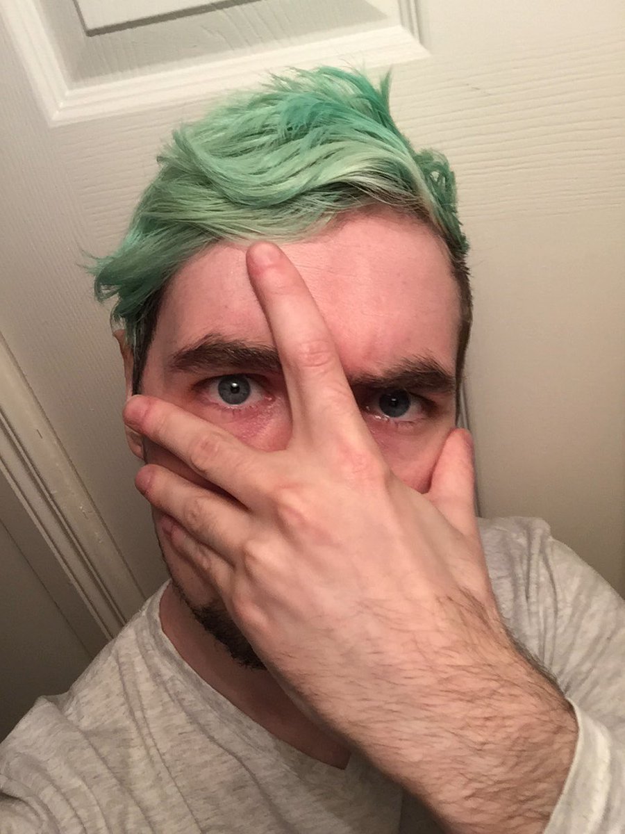WolfSymbiote's tweet photo. Who Boss Posed better?๐
@Jack_Septic_Eye or Me?๐
(Obv. He did. Love you Jackaboy!)
#jacksepticeye
#bosspose https://t.co/u326KcuHBq