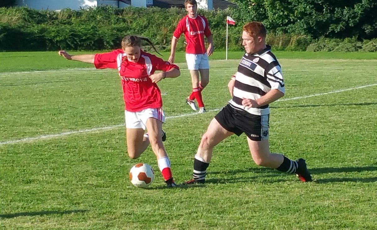 ctbfestofthesea's tweet photo. Great evening yesterday at the 7 A-Side soccer league. #Castletownbere #CTBFEST16 https://t.co/8tOM5sRirN