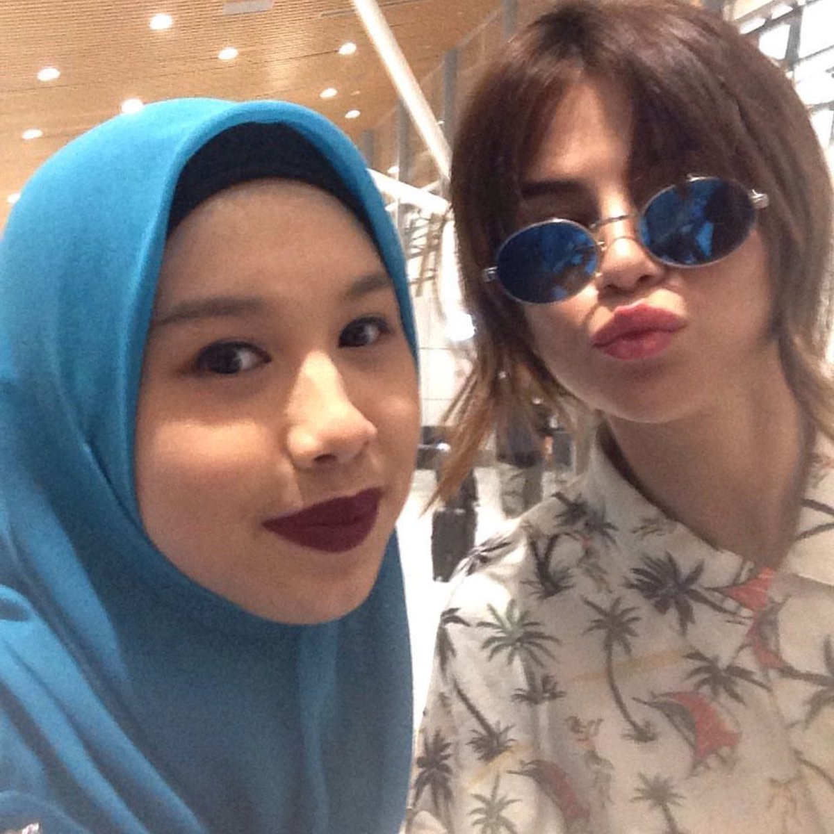 SeIGomezUK's tweet photo. frh.soraya: Hye @selenagomez @hitzfm @flyfm958 #revivaltour #kliab https://t.co/vJH9AW2KDo