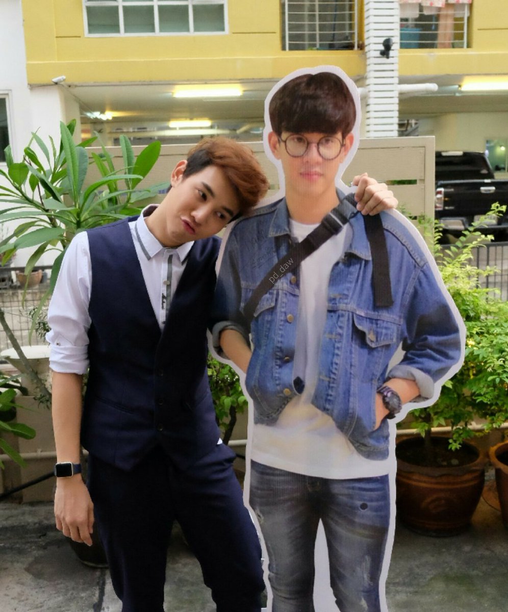 PD_DAW's tweet photo. อะไรเอ๋ย...น่ารักกว่าตัวจริง 5555
ทำไมสแตนดี้ดูแมนกว่าตัวจริงล่ะ...อุ้ยยยย ท่ดค่ะๆๆ
ร๊ากกก 😻😻😻
#CHAINDAYSWITHYOU https://t.co/Uugg2JS5GF