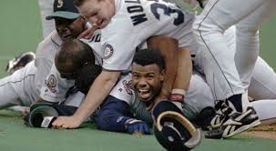 ShiKobe509's tweet photo. Thanks for for all the memories Griffey! #GriffeyHOF #TheKid  #MarinersGOAT   #Cooperstown https://t.co/xS5mX9UWUn
