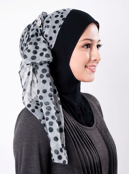 フィフィ イスラムの女性が頭に巻くスタイルをヒジャーブと呼びます 巻き方 アレンジ色々