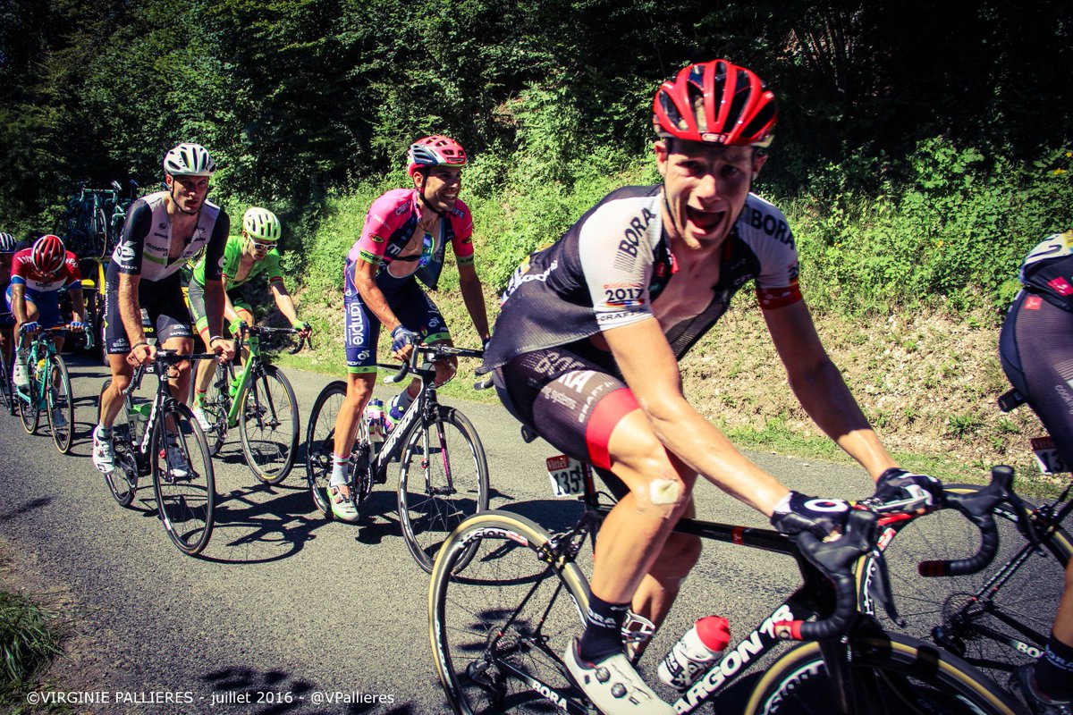 VPallieres's tweet photo. Thank you @Sammmy_Be even it's dificult you keep your great smile 😜 #TDF2016 #Stage15 #Lochieu https://t.co/STwoRye75K