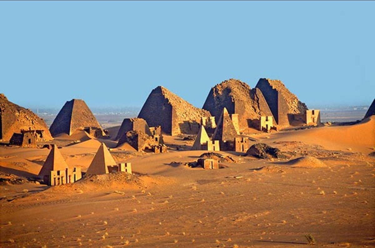 ouloure's tweet photo. 💡هل تعلم أن بالسودان اهرامات اقدم من المصرية بـ 2000 سنة وعددها 350 هرم بناها النوبيين عام 5500 قبل الميلاد
#معلومة https://t.co/KwDGaJQEsS
