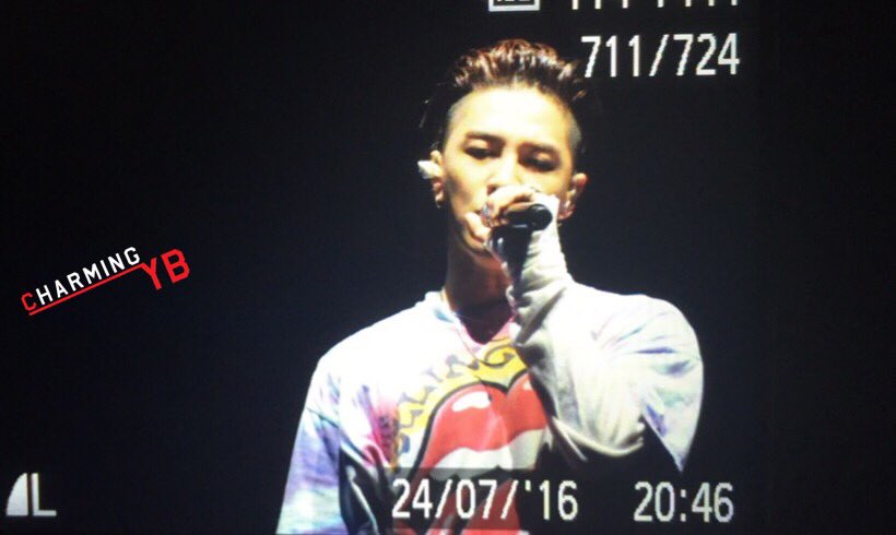 charmingyb's tweet photo. 160724 #MADEVIP FM HONGKONG Day3 (final fm)@Realtaeyang 노래 하는 모습😍🎤💙 #TAEYANG #태양 #영배 #CharmingYB https://t.co/3JtEC4ew7L